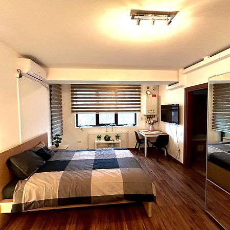 Cozy Apartment With Self Check-In Near Promenada Mall And Verdi Park Bucarest Extérieur photo