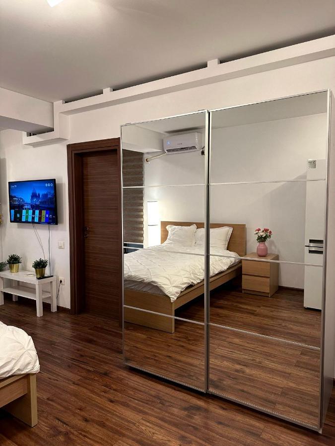 Cozy Apartment With Self Check-In Near Promenada Mall And Verdi Park Bucarest Extérieur photo