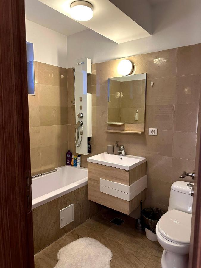 Cozy Apartment With Self Check-In Near Promenada Mall And Verdi Park Bucarest Extérieur photo
