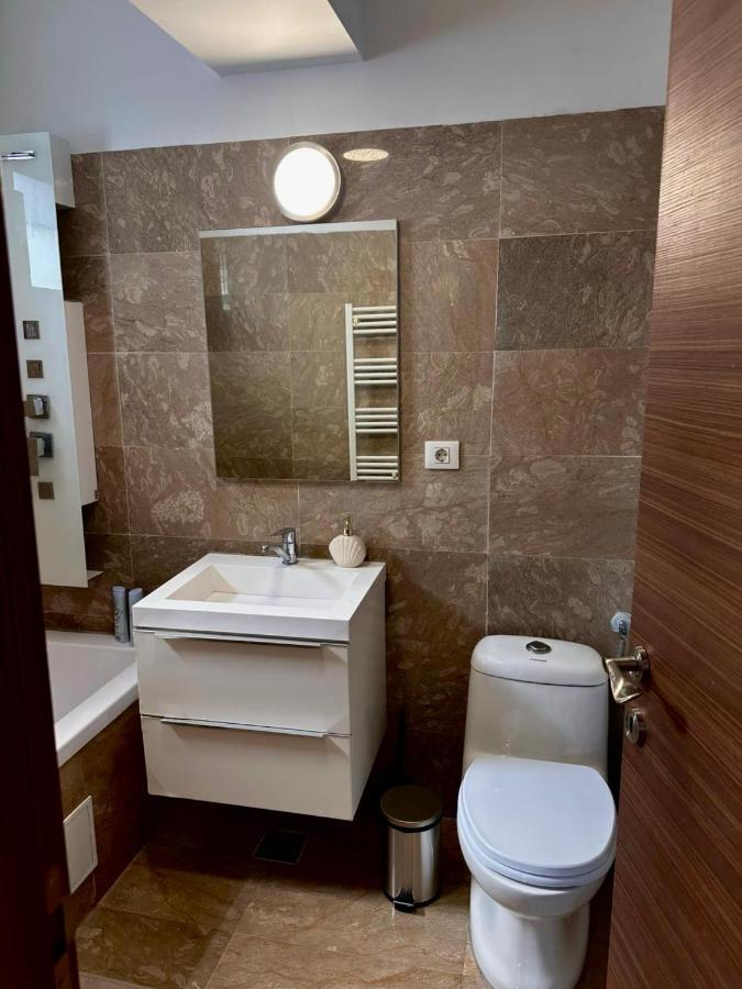 Cozy Apartment With Self Check-In Near Promenada Mall And Verdi Park Bucarest Extérieur photo