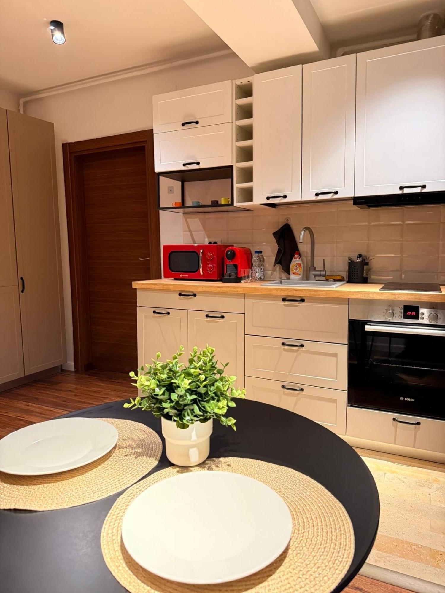 Cozy Apartment With Self Check-In Near Promenada Mall And Verdi Park Bucarest Extérieur photo